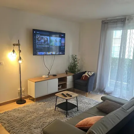 Champion Suites Sarcelles Room photo